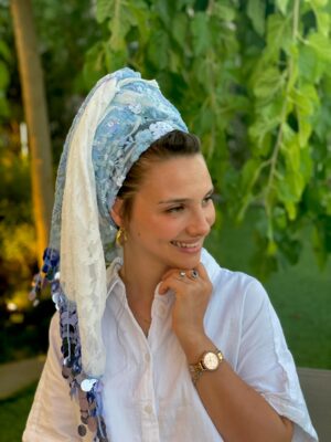 אמילי תכלת לבן